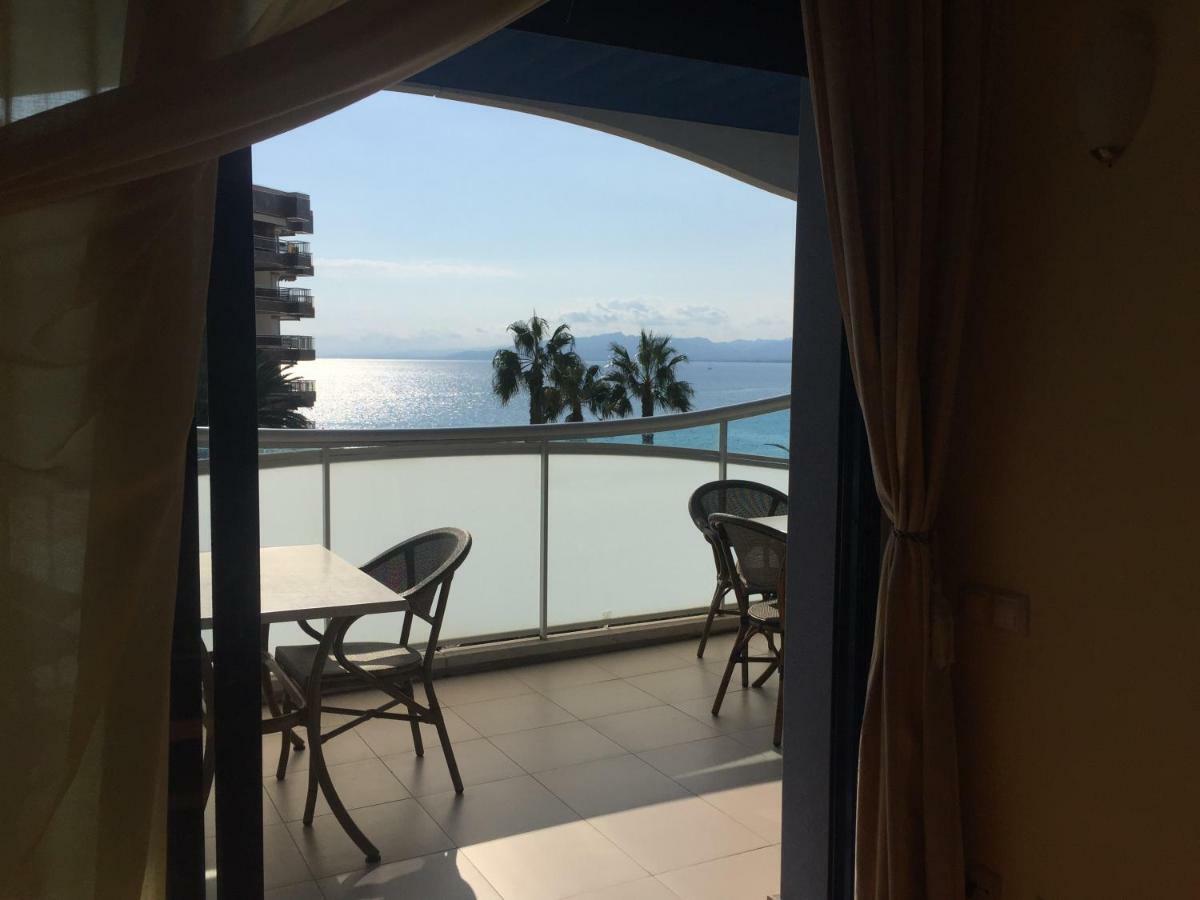 Apartamento En Playa Capellans サロウ エクステリア 写真